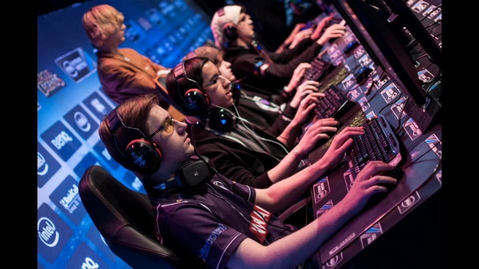 Scene number 1 from the movie eSports : ESL One Cologne 2015 Counter Strike
